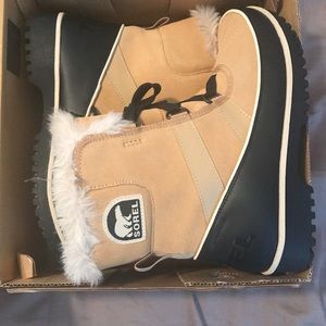 Brand new tan sorel boots.